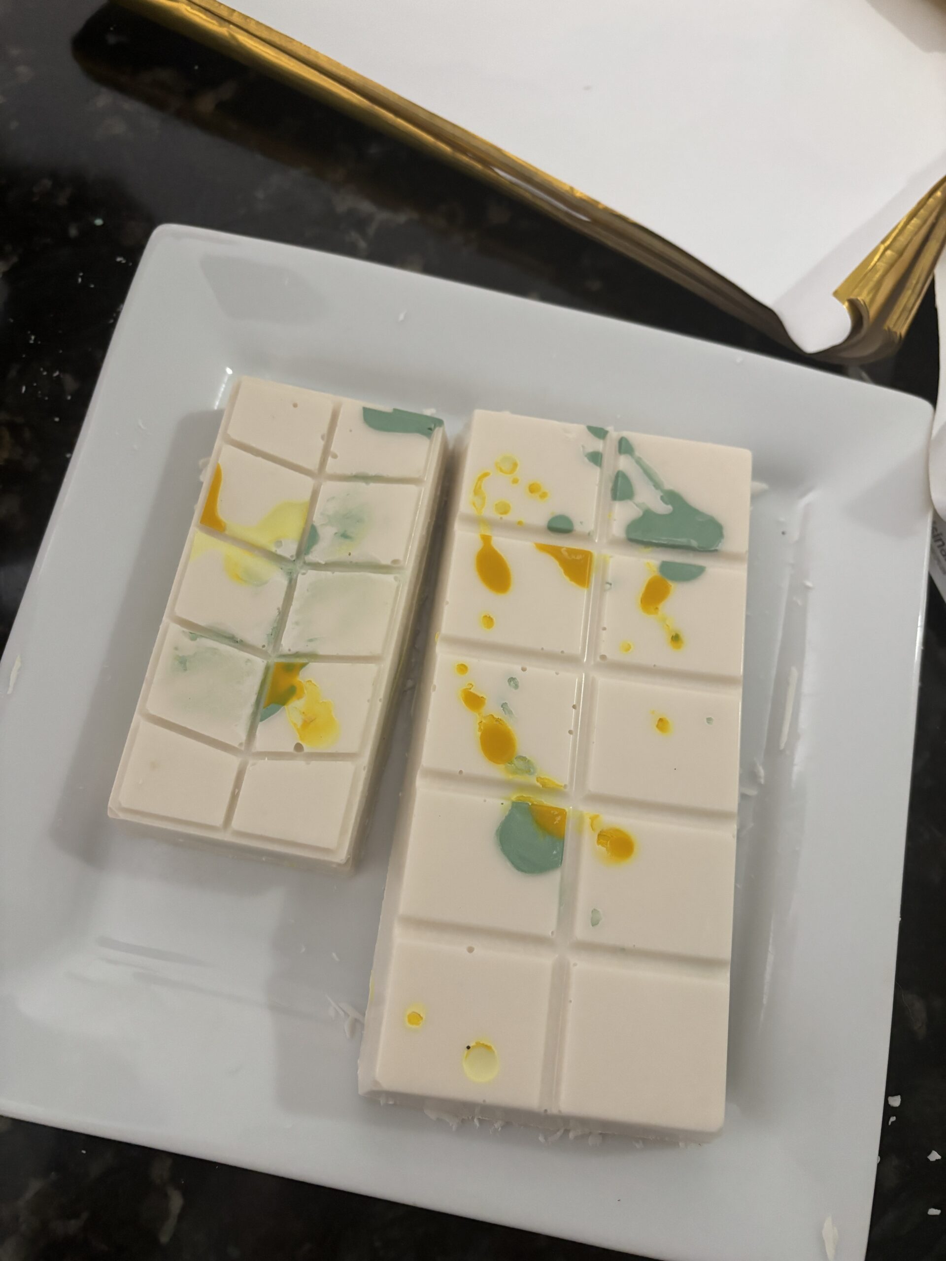 Small (left) vs large (right) size